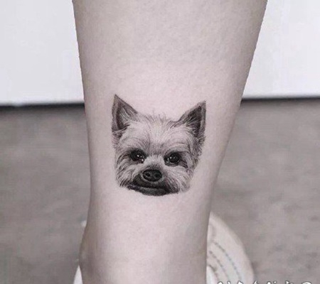 微写实风格的1黑灰小纹身作品