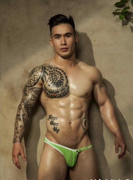 越南肌肉型男的纹身帅哥图片
