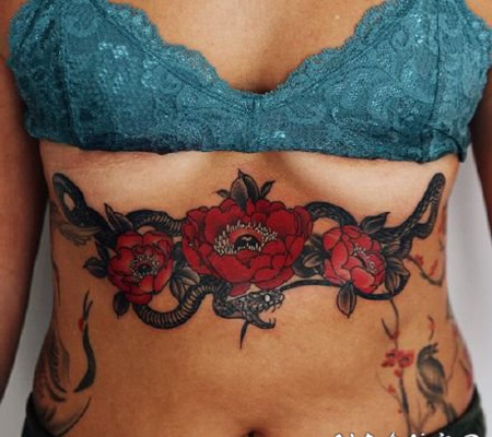 红花配蛇主题的1纹身图案作品