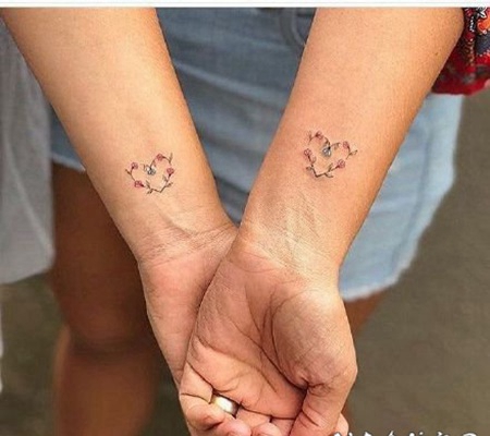 闺蜜姐妹适合的小心心和小花草纹身图片