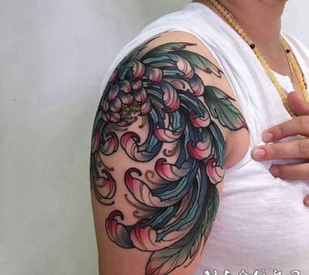 清新秀丽，手臂好看的菊花彩绘纹身