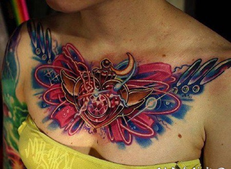 女士花胸 女性胸前的大花胸纹身作品赏析