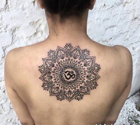 背部梵花纹身 女士背部好看的繁花纹身图案作品