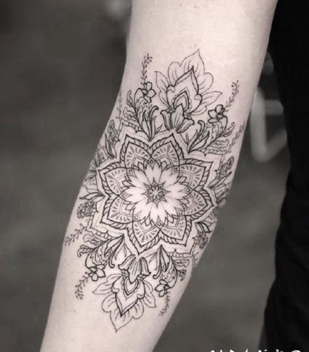 精致的梵花风格纹身作品图片