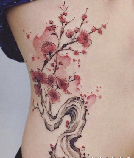 后背梅花纹身 漂亮的中国风背部梅花纹身作品图案