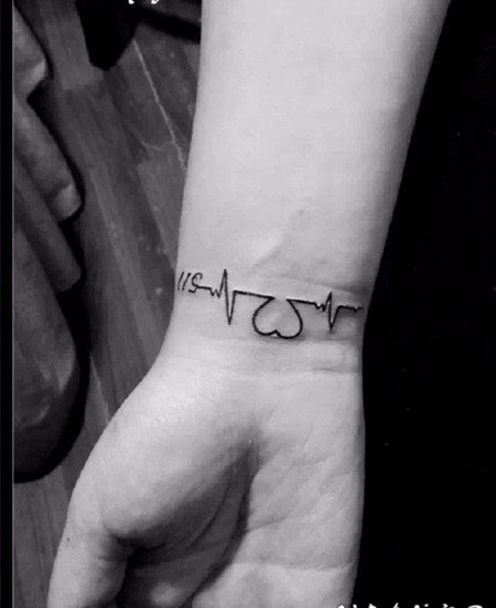 小清新极简的心电图纹身图片