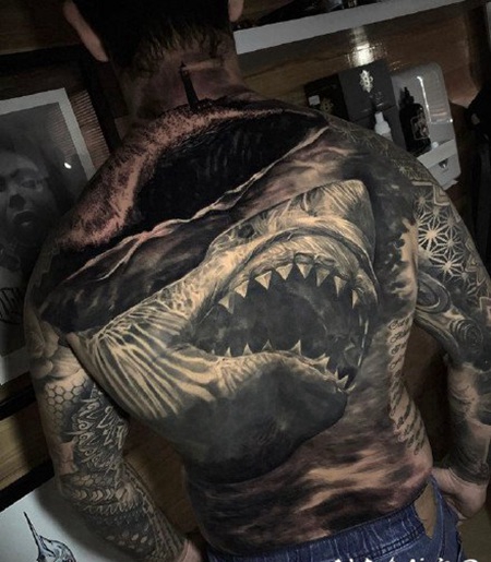 霸气的欧美大满背纹身作品图片