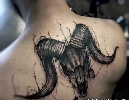 羊纹身 适合白羊座的羊头纹身图片