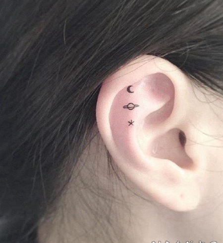星月纹身 极简星星和月亮元素的极简小纹身图案