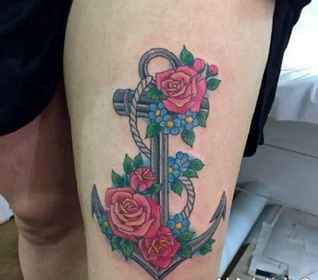 水彩花朵和船锚主题的船锚纹身图案