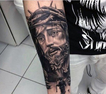 写实和school的包臂耶稣纹身作品图案