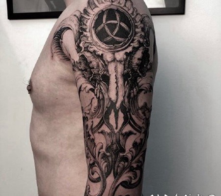 黑灰的哥特版画纹身图片作品