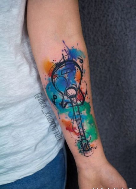 水彩吉他纹身 水彩色的小清新吉他纹身图片