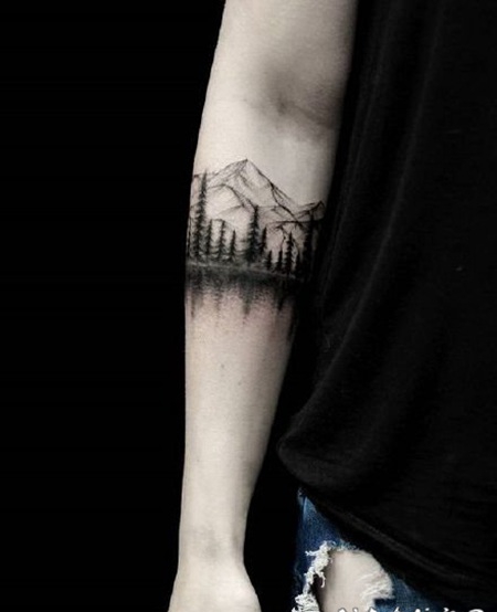 有山有水有树林的黑灰风景纹身图片