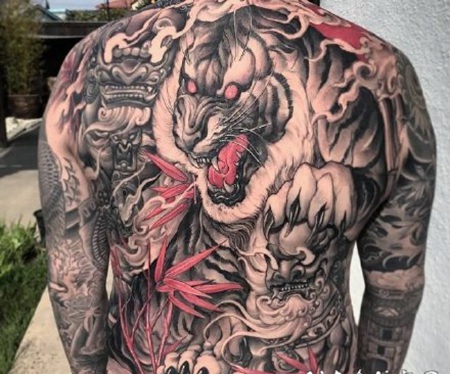 男人满背纹身 男士传统的大满背纹身作品图案