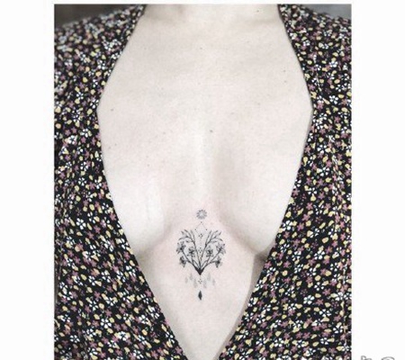 女生胸部纹身 小清新女士胸部双乳间的小图纹身作品