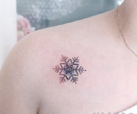 女孩子锁骨纹身 小清新的女生锁骨纹身图案