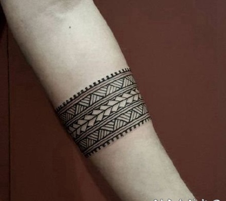 适合男性胳膊手臂的臂环手环纹身图案