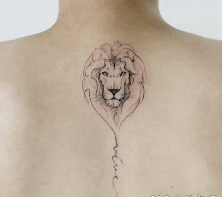 适合女生背部的小纹身作品图片