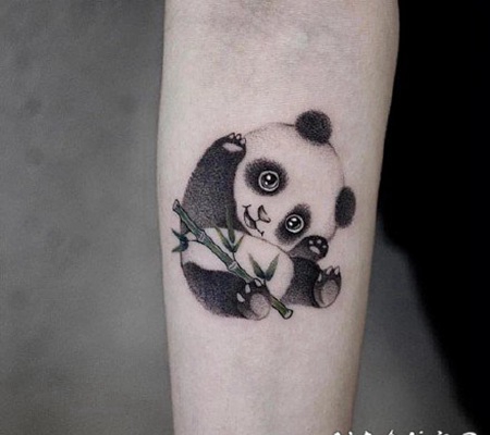 很可爱的熊猫主题小纹身图案