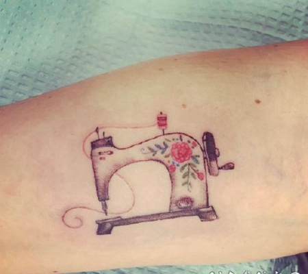 缝纫机纹身 传统物件缝纫机主题的纹身图案作品