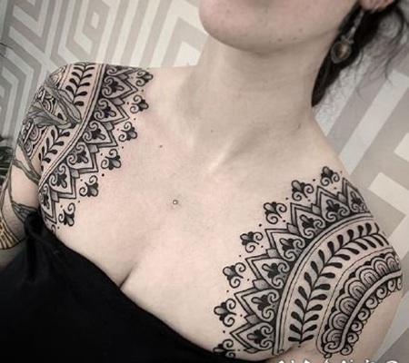 花胸纹身 很有民族特色的男女点刺图腾花胸纹身图案