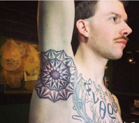 胳肢窝纹身 纹在胳肢窝里的创意纹身作品图片