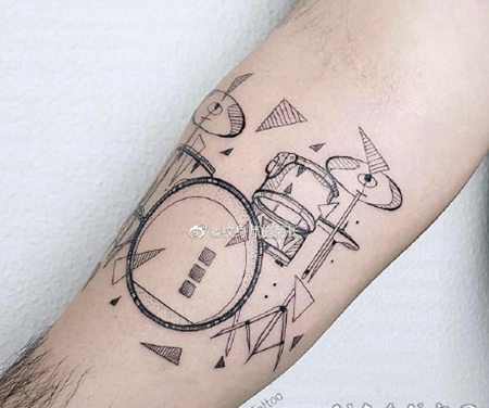乐器纹身 吉他架子鼓等乐器主题的纹身图案