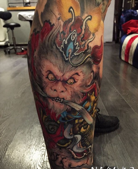 怒火中的齐天大圣，腿部斗战胜佛彩绘纹身