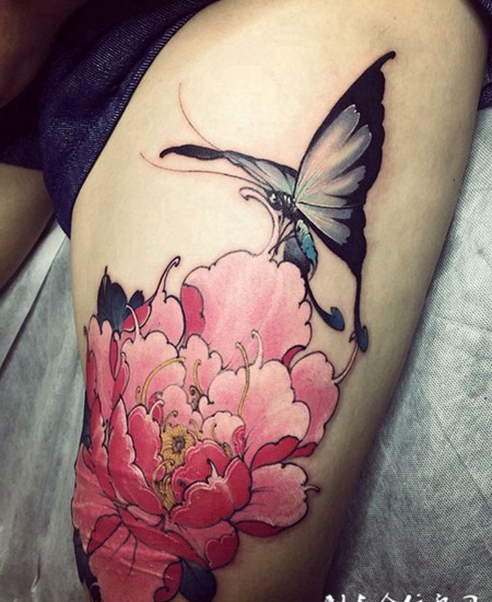 采花之蝶，大腿牡丹与蝴蝶彩绘纹身