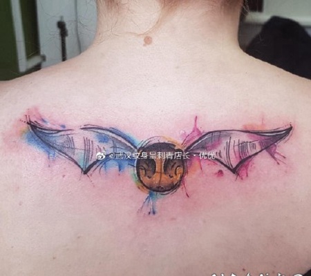 金色飞贼纹身 哈利波特中金色飞贼的纹身作品图片