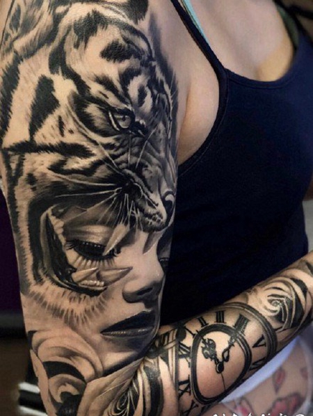 黑灰写实风格的老虎纹身图案