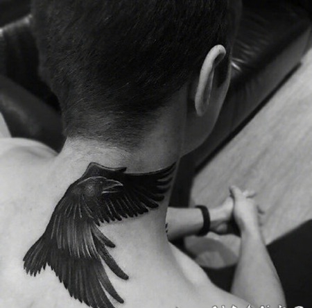 9个精彩的颈部纹身作品欣赏