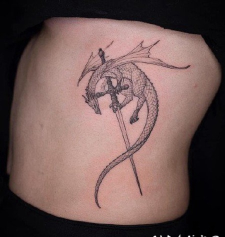 权利的游戏里的小龙纹身图片