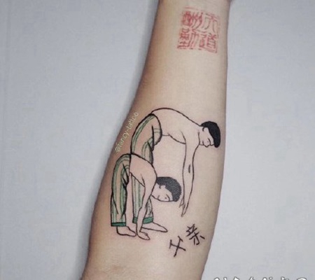 1父亲与孩子的父爱主题纹身图案