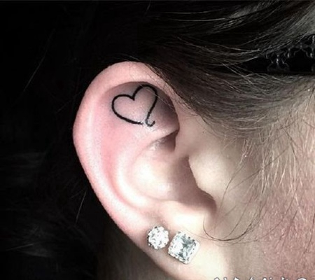 神秘耳朵上的小纹身赏析