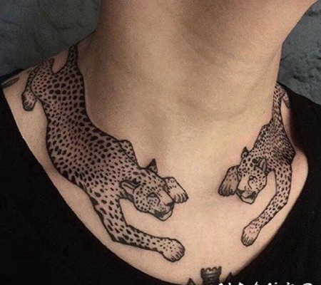豹子纹身 黑灰色的写实小豹子纹身图案