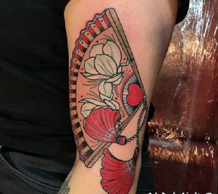 折扇纹身 传统扇子主题的纹身图片