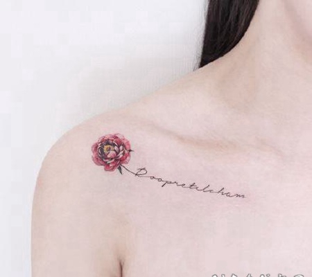 小清新的女孩子锁骨纹身图案