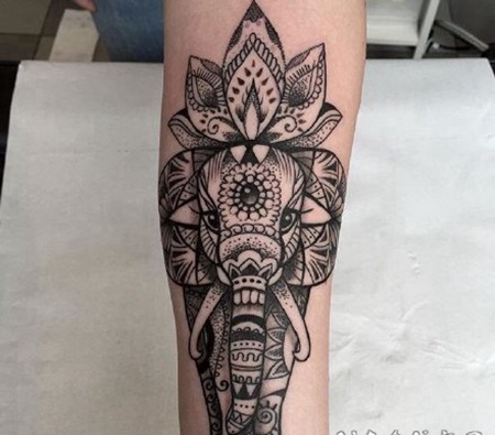 象纹身 大象主题的黑灰纹身图片赏析