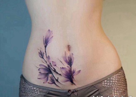 遮盖剖腹产疤痕的纹身图案作品