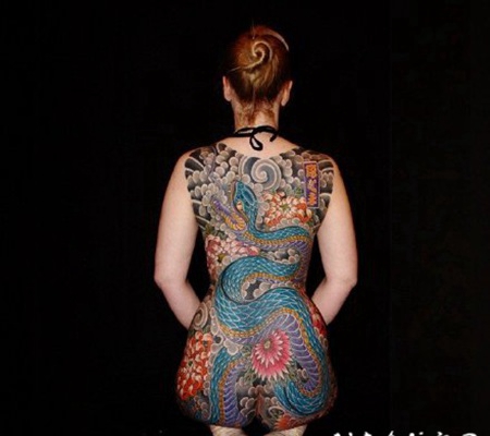 传统风格的大满背全胛纹身大图欣赏
