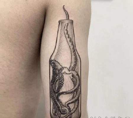 章鱼纹身素材：黑色的章鱼纹身图案作品