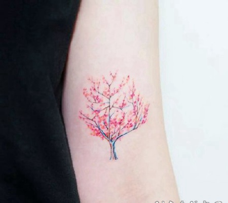 小树纹身 活力盎然的小清新的绿色小树纹身图片