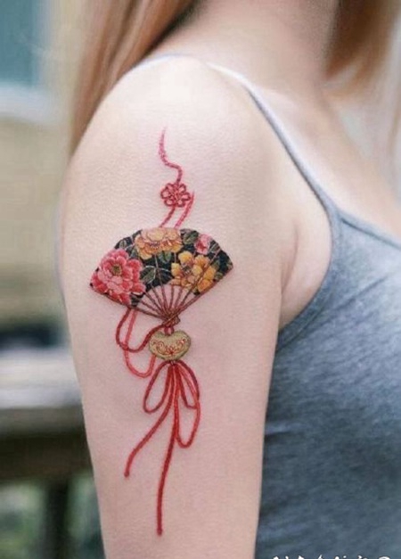 扇子纹身 日式红色扇子主题的纹身图案