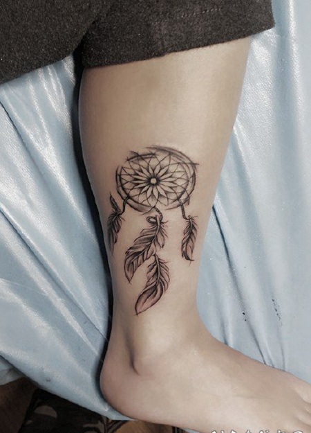 小腿黑灰捕梦网纹身图片