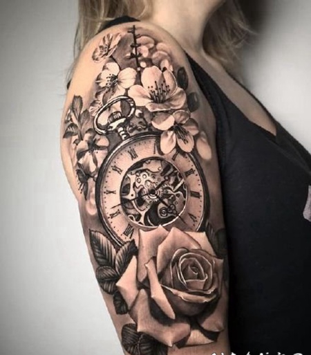 包大臂和小臂好看的钟表写实纹身图片