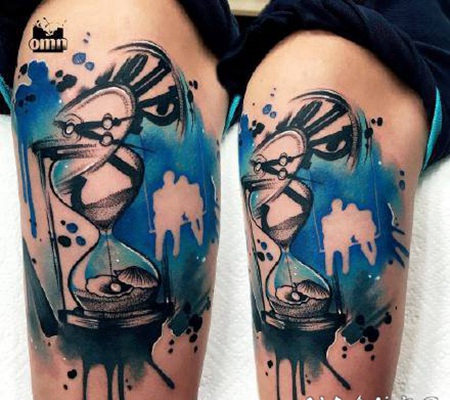 大腿部位的水彩泼墨纹身图片