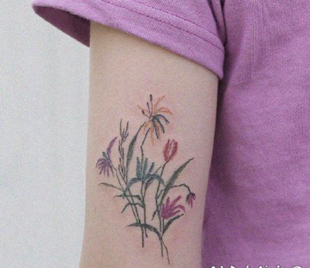 素雅简约适合女生的胳膊上花草线条小纹身