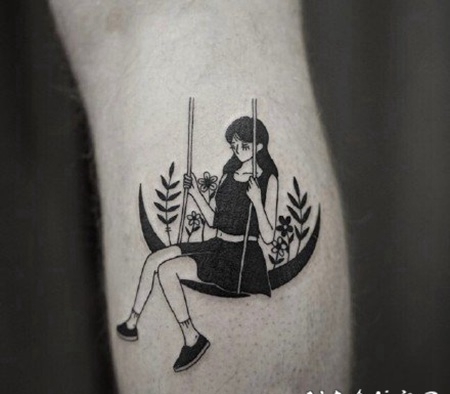 黑白色月亮和小清新女郎的创意纹身小图